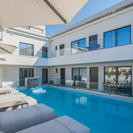 מלון דירות Althaea Luxury 4*